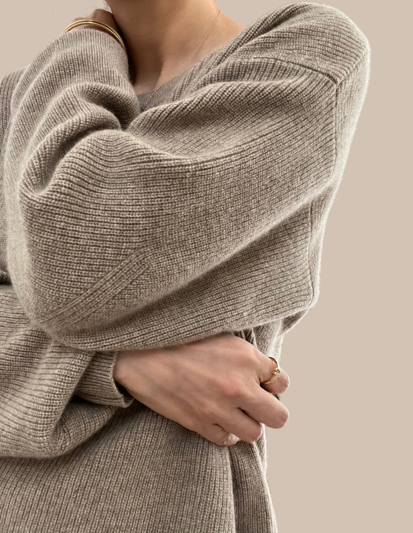 Out of stock-06 Finely Ribbed Cashmere Sweater - Walnut